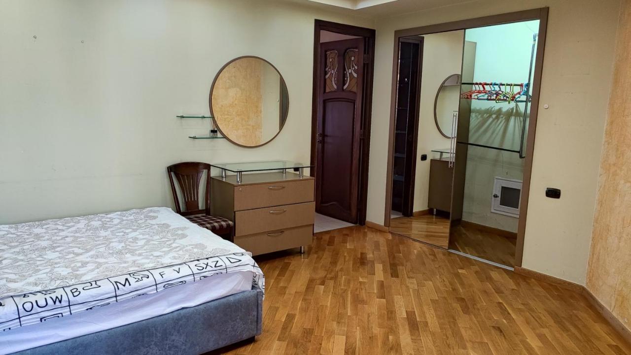 Luxury Apartment In The City Heart 예레반 외부 사진